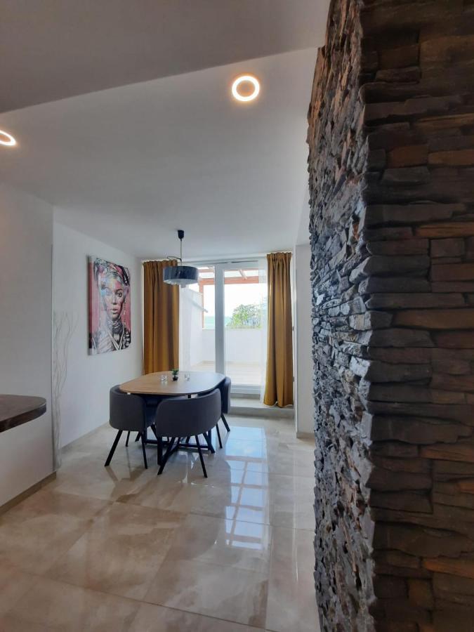 Njivice, Otok Krk, Apartman Dora מראה חיצוני תמונה